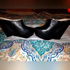 Black leather stacked mule.